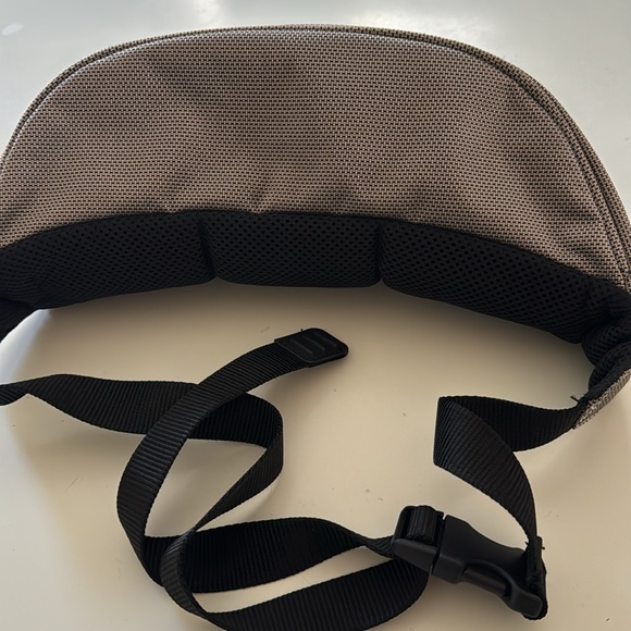 TUMI NWOT T2 pewter ballistic nylon waist pouch - Picture 4 of 4